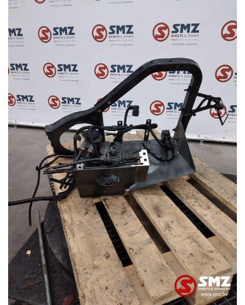 Volvo Occ Spatbordsteun met ventielen Volvo FH12 - Carrosserie et extérieur pour Camion: photos 2 Volvo Occ Spatbordsteun met ventielen Volvo FH12 - Carrosserie et extérieur pour Camion: photos 2