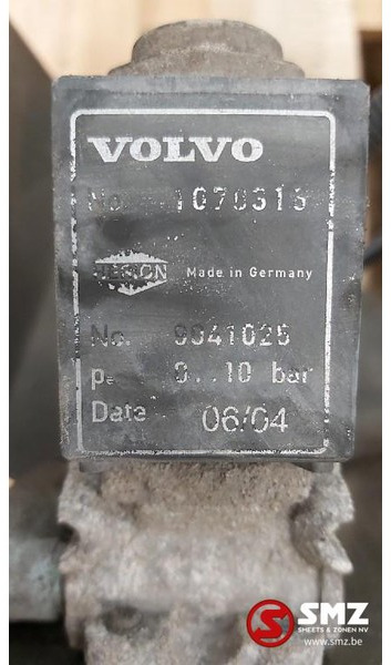 Volvo Occ Spatbordsteun met ventielen Volvo FH12 - Carrosserie et extérieur pour Camion: photos 4 Volvo Occ Spatbordsteun met ventielen Volvo FH12 - Carrosserie et extérieur pour Camion: photos 4