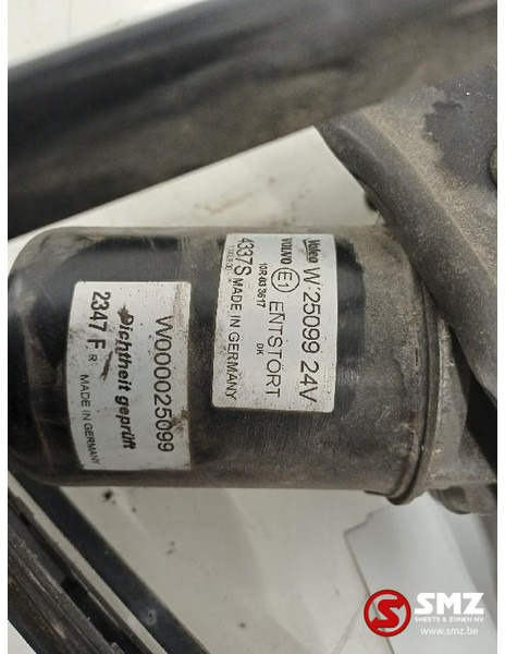 Volvo Occ ruitenwissermechanisme + ruitenwissermotor Vol - Essuie-glace pour Camion: photos 4 Volvo Occ ruitenwissermechanisme + ruitenwissermotor Vol - Essuie-glace pour Camion: photos 4