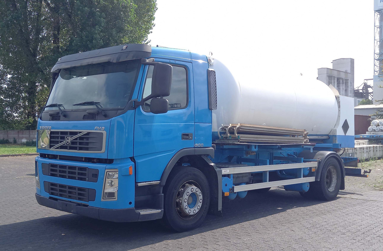 VOLVO Gas oxygen, argon, nitrogen - Camion citerne: photos 2 VOLVO Gas oxygen, argon, nitrogen - Camion citerne: photos 2