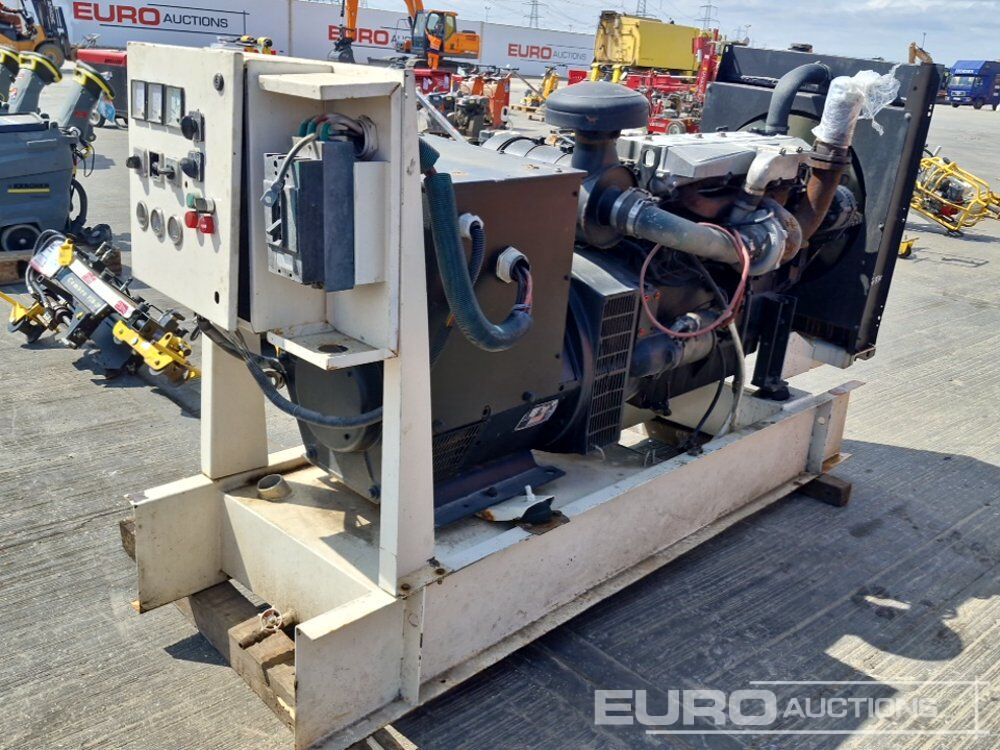 100kVA Generator, Perkins Engine - Groupe électrogène: photos 1 100kVA Generator, Perkins Engine - Groupe électrogène: photos 1
