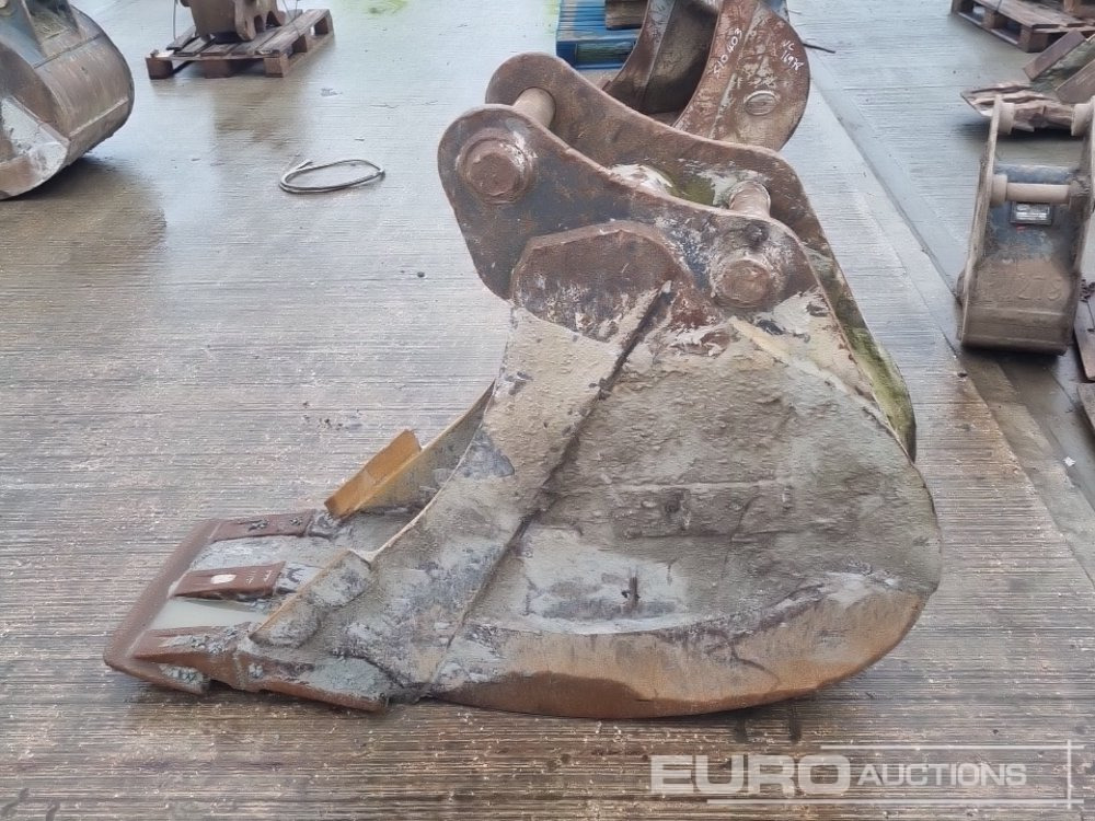 18" Digging Bucket 65mm Pin to suit 13 Ton Excavator - Godet: photos 4 18" Digging Bucket 65mm Pin to suit 13 Ton Excavator - Godet: photos 4