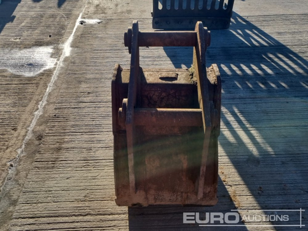 18" Digging Bucket 65mm Pin to suit 13 Ton Excavator - Godet: photos 4 18" Digging Bucket 65mm Pin to suit 13 Ton Excavator - Godet: photos 4