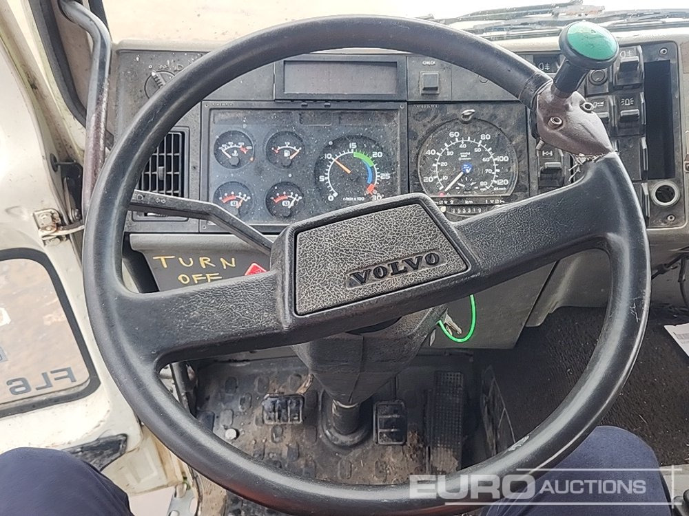 Camion citerne 1995 Volvo FL6 14: photos 26
