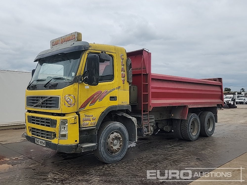 2004 Volvo 8x4 Tipper, Manual Gearbox, Looby Body - Camion benne: photos 1 2004 Volvo 8x4 Tipper, Manual Gearbox, Looby Body - Camion benne: photos 1