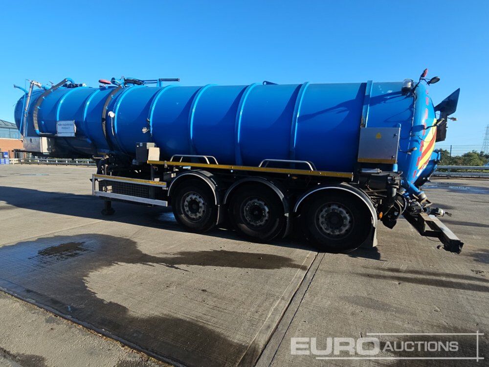 2004 Whale Tri Axle Tanker Trailer, Rear Lifting Axle - Remorque citerne: photos 2 2004 Whale Tri Axle Tanker Trailer, Rear Lifting Axle - Remorque citerne: photos 2
