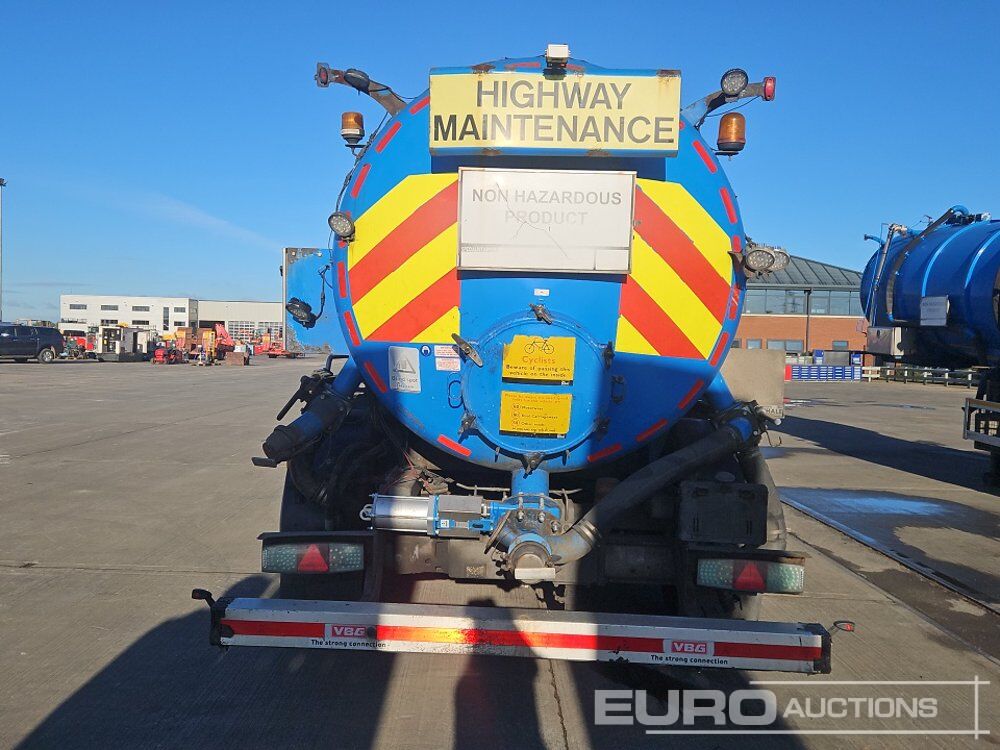2004 Whale Tri Axle Tanker Trailer, Rear Lifting Axle - Remorque citerne: photos 4 2004 Whale Tri Axle Tanker Trailer, Rear Lifting Axle - Remorque citerne: photos 4