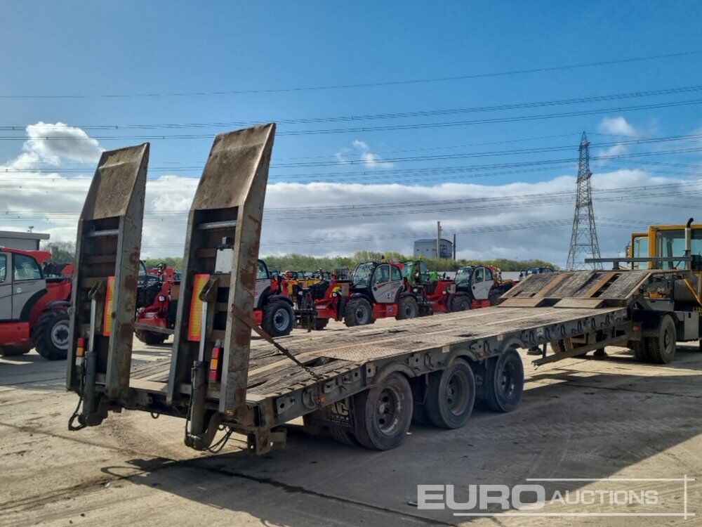 2008 MAC Tri Axle Step Frame Low Loader Trailer, Outriggers, Hydraulic Ramps - Semi-remorque surbaissé: photos 5 2008 MAC Tri Axle Step Frame Low Loader Trailer, Outriggers, Hydraulic Ramps - Semi-remorque surbaissé: photos 5