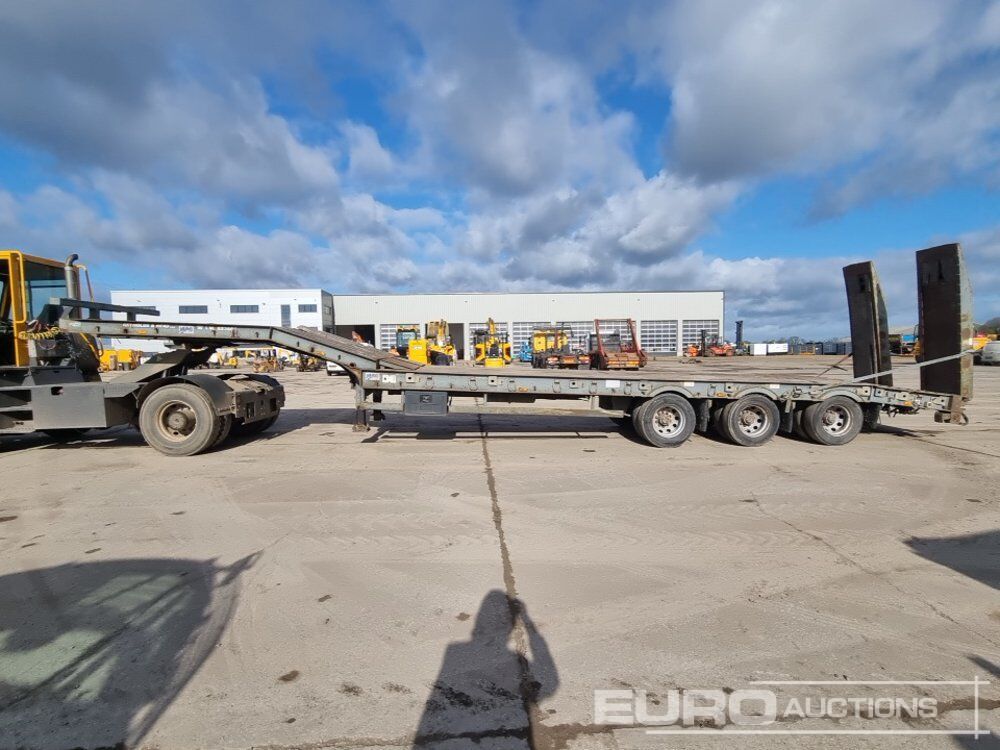 2008 MAC Tri Axle Step Frame Low Loader Trailer, Outriggers, Hydraulic Ramps - Semi-remorque surbaissé: photos 2 2008 MAC Tri Axle Step Frame Low Loader Trailer, Outriggers, Hydraulic Ramps - Semi-remorque surbaissé: photos 2