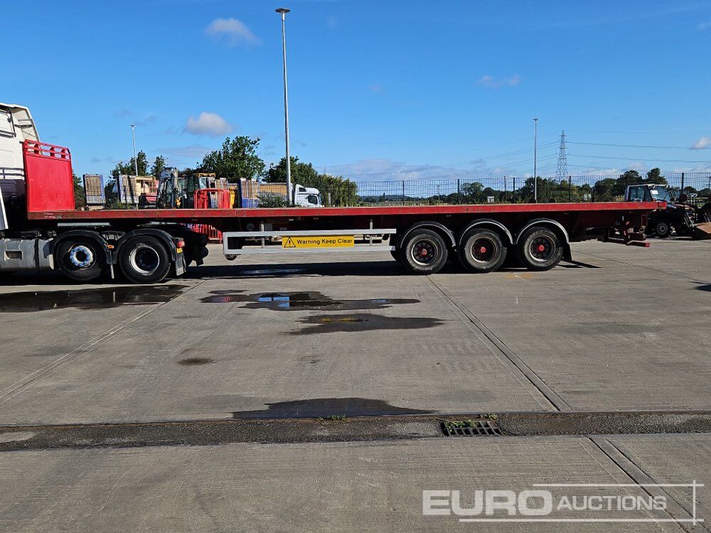 2011 SDC Trailer Tri Axle Extendable Flat Bed Trailer - Remorque plateau: photos 2 2011 SDC Trailer Tri Axle Extendable Flat Bed Trailer - Remorque plateau: photos 2