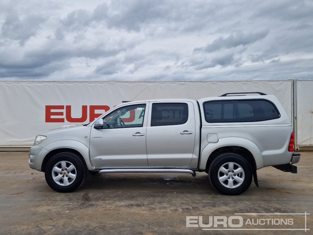 2011 Toyota Hilux Invincible - Pick-up: photos 2 2011 Toyota Hilux Invincible - Pick-up: photos 2