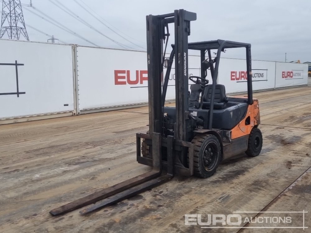 2012 Doosan D30S-5 - Chariot élévateur: photos 1 2012 Doosan D30S-5 - Chariot élévateur: photos 1