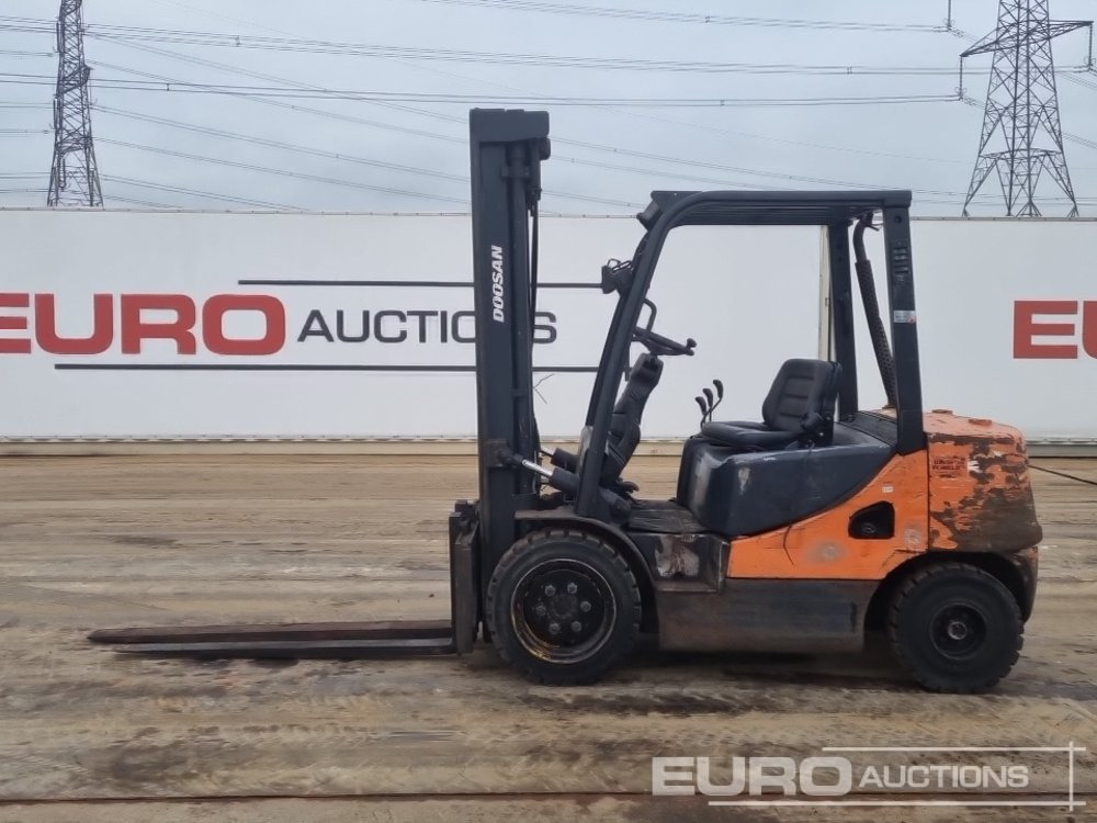 2012 Doosan D30S-5 - Chariot élévateur: photos 2 2012 Doosan D30S-5 - Chariot élévateur: photos 2