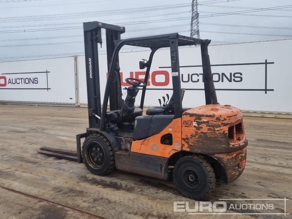 2012 Doosan D30S-5 - Chariot élévateur: photos 3 2012 Doosan D30S-5 - Chariot élévateur: photos 3