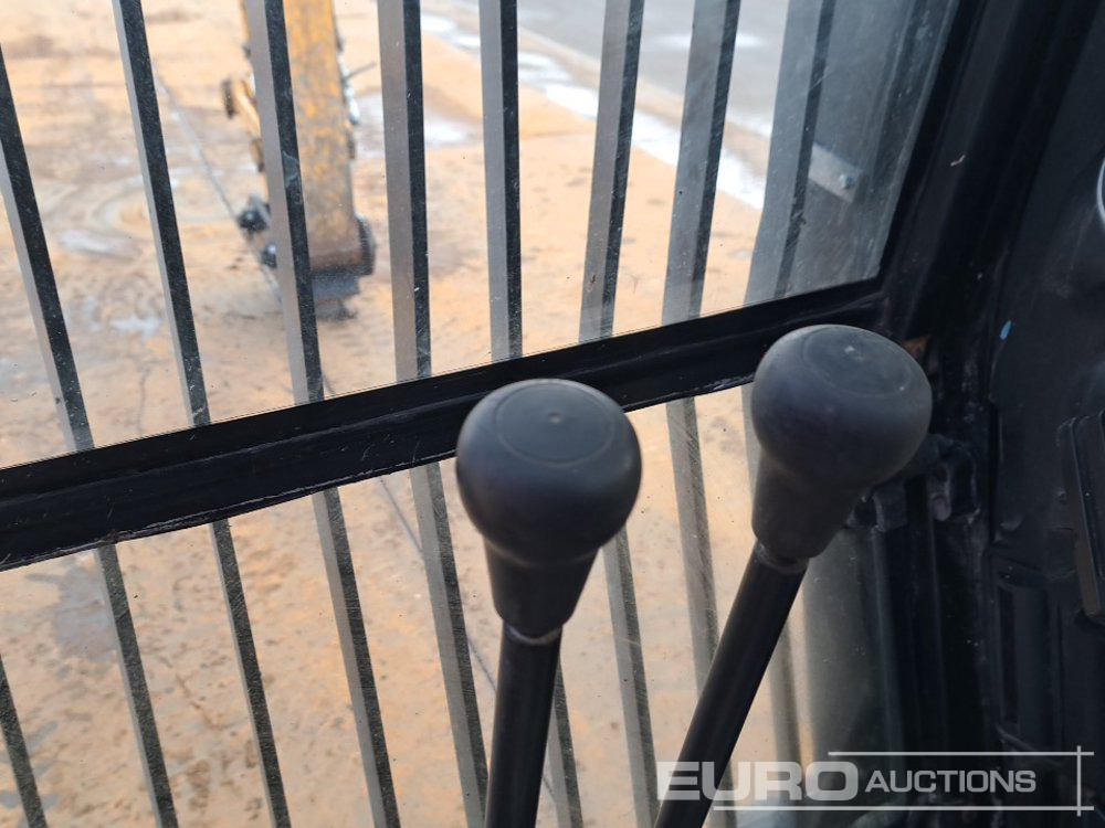 Pelle sur chenille 2012 JCB JS220LC: photos 40