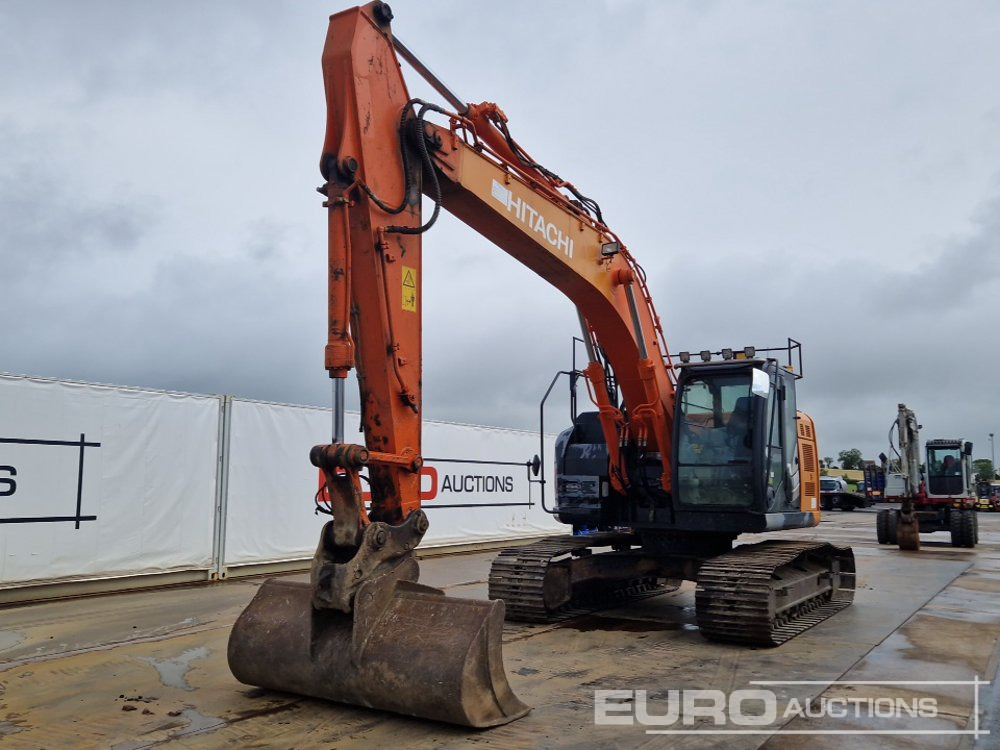 2013 Hitachi ZX225USLC-5B - Pelle sur chenille: photos 1 2013 Hitachi ZX225USLC-5B - Pelle sur chenille: photos 1