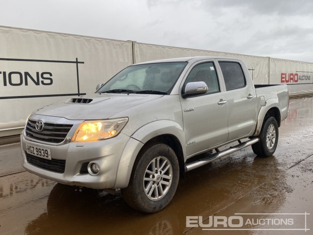 2013 Toyota Hilux Invincible - Pick-up: photos 1 2013 Toyota Hilux Invincible - Pick-up: photos 1