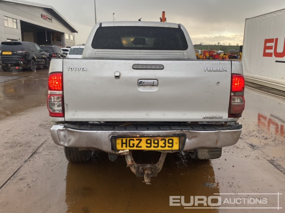 2013 Toyota Hilux Invincible - Pick-up: photos 4 2013 Toyota Hilux Invincible - Pick-up: photos 4