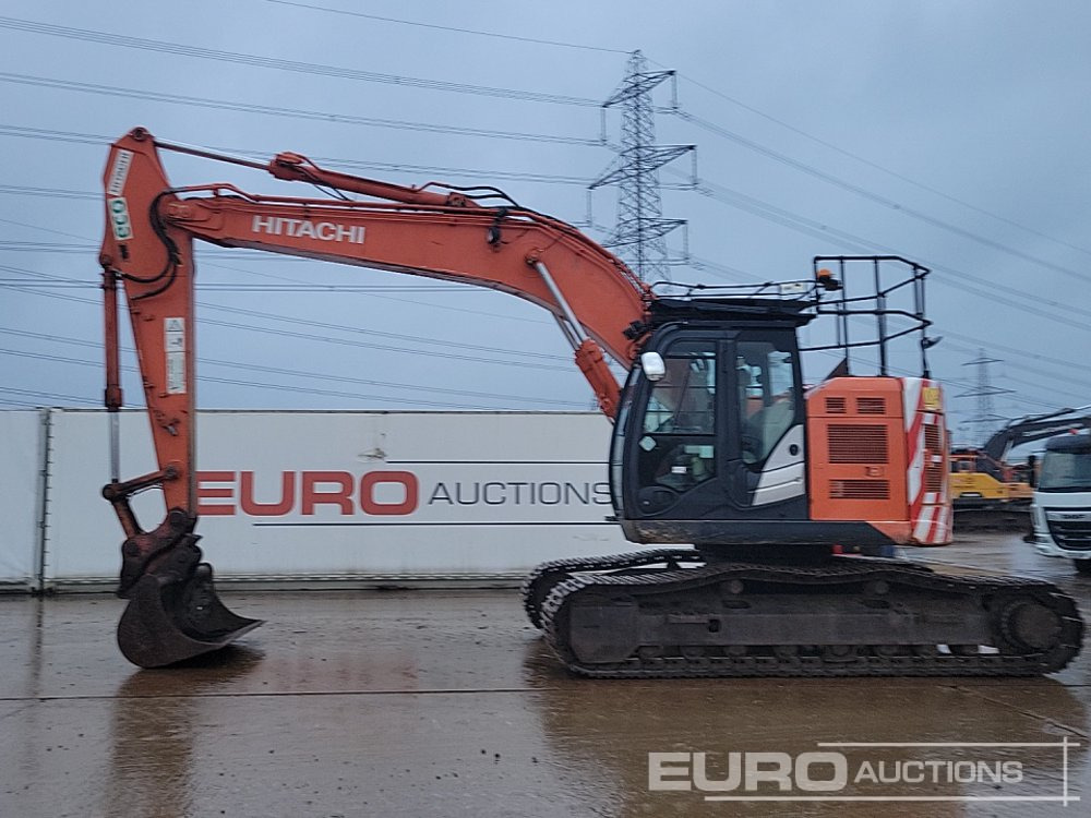 2015 Hitachi ZX225USLC-5B - Pelle sur chenille: photos 2 2015 Hitachi ZX225USLC-5B - Pelle sur chenille: photos 2