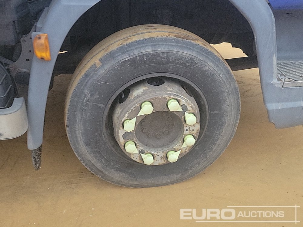 Camion plateau pour transport de équipements lourds 2016 DAF 210: photos 12