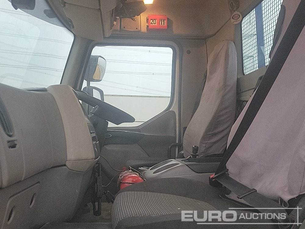 Camion plateau pour transport de équipements lourds 2016 DAF 210: photos 16