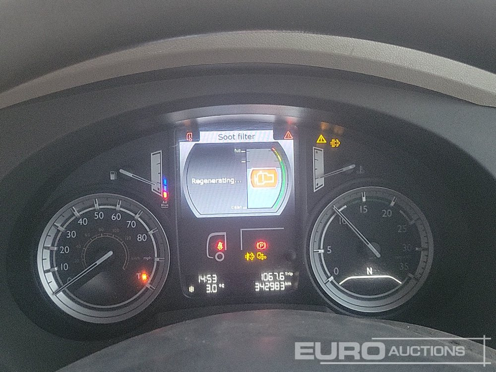 Camion plateau pour transport de équipements lourds 2016 DAF 210: photos 26