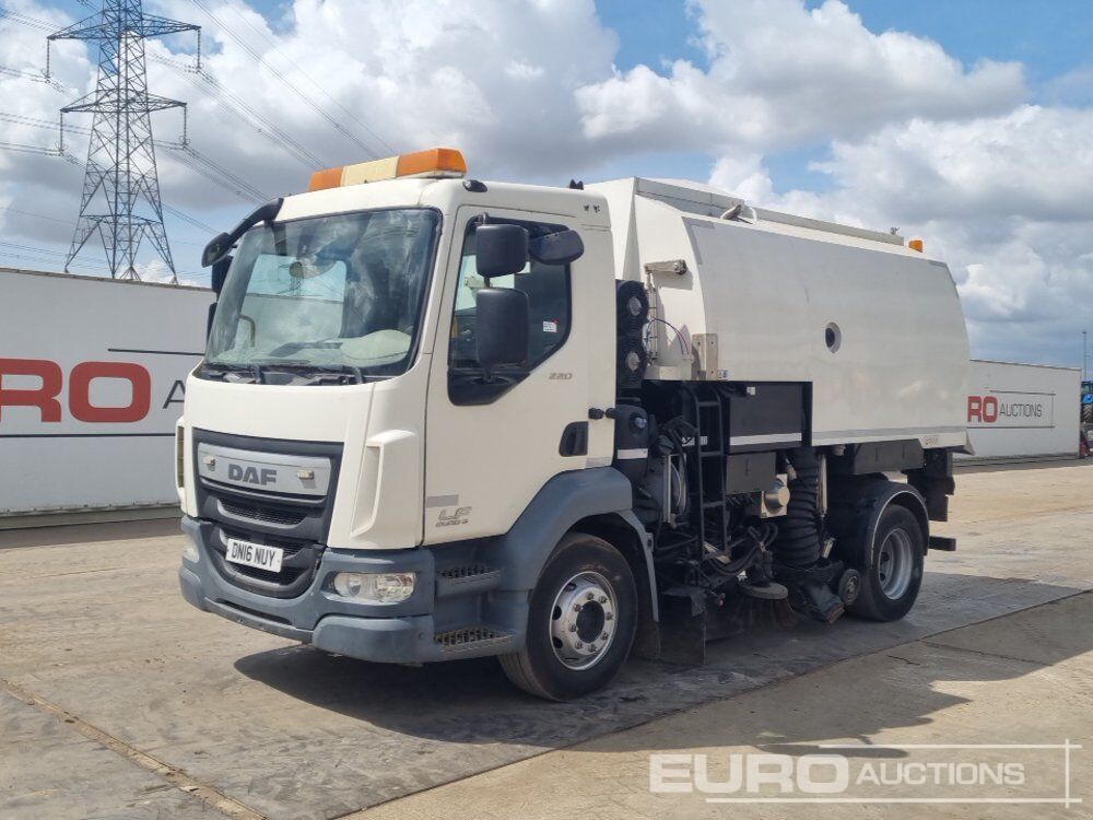 2016 DAF LF220 - Balayeuse de voirie: photos 1 2016 DAF LF220 - Balayeuse de voirie: photos 1