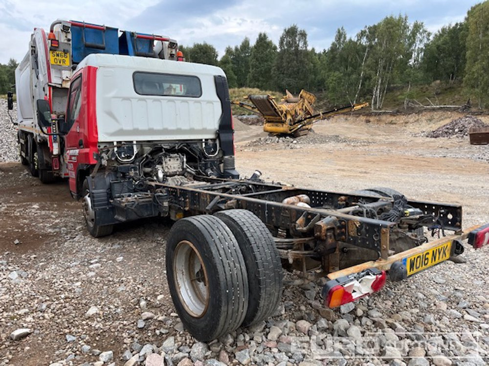 2016 Mitsubishi Fuso Canter - Camion plateau: photos 3 2016 Mitsubishi Fuso Canter - Camion plateau: photos 3