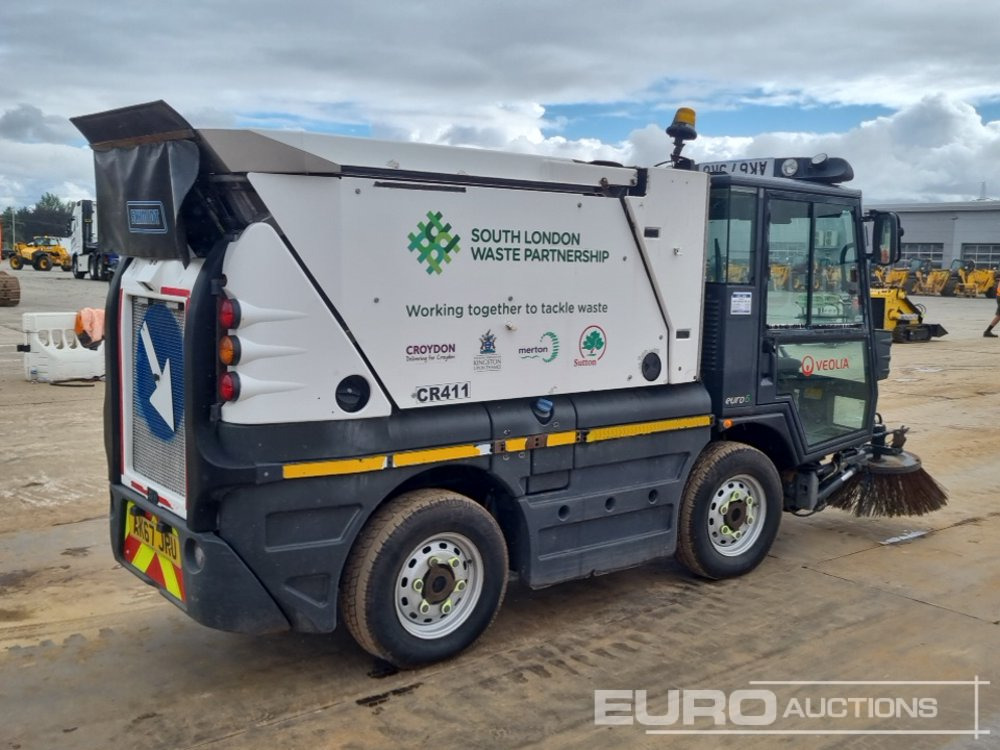 2017 Schmidt 4x2 Road Sweeper, Reverse Camera, A/C - Balayeuse de voirie: photos 5 2017 Schmidt 4x2 Road Sweeper, Reverse Camera, A/C - Balayeuse de voirie: photos 5