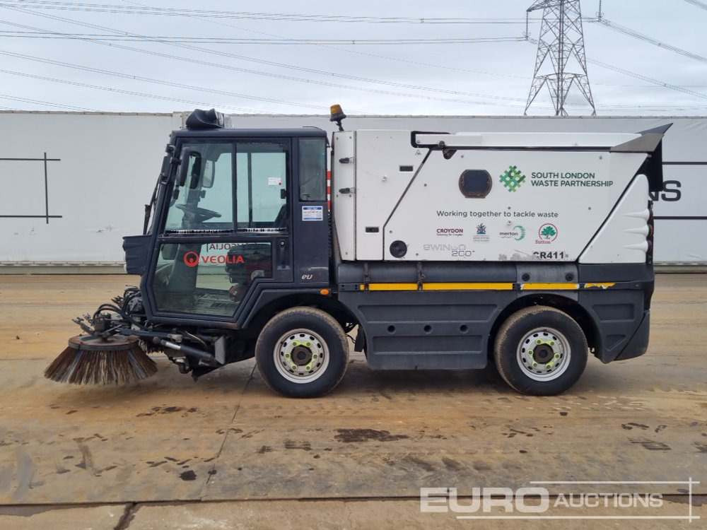 2017 Schmidt 4x2 Road Sweeper, Reverse Camera, A/C - Balayeuse de voirie: photos 2 2017 Schmidt 4x2 Road Sweeper, Reverse Camera, A/C - Balayeuse de voirie: photos 2