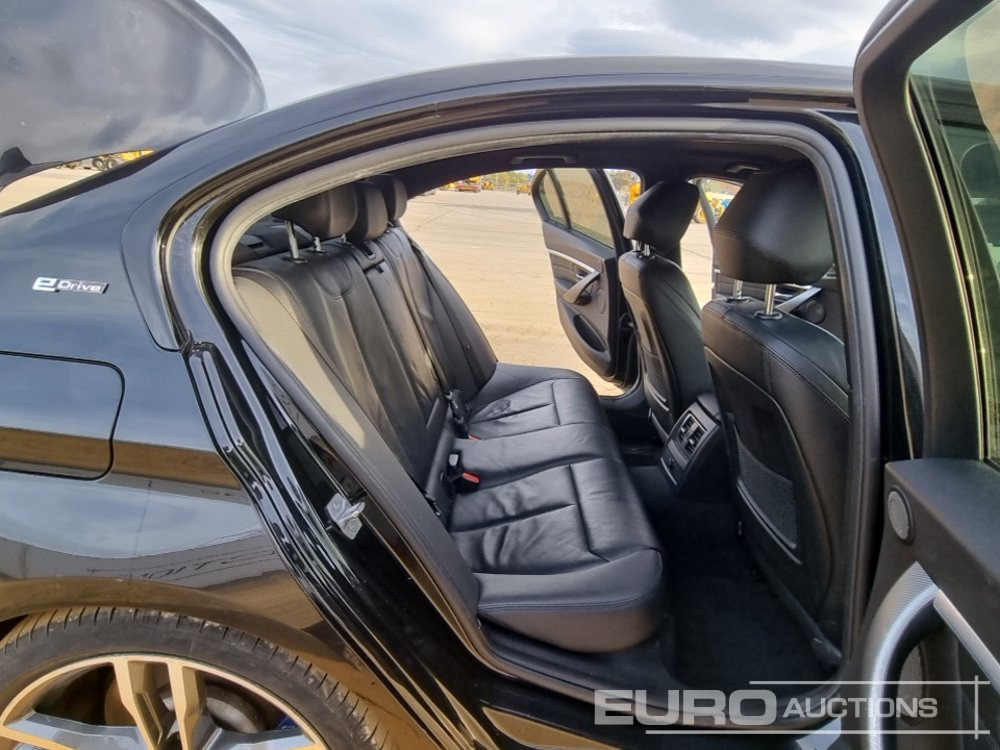 Voiture 2018 BMW 330E M Sport: photos 23