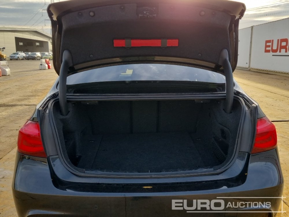 Voiture 2018 BMW 330E M Sport: photos 16