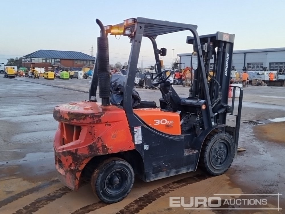 2018 Doosan D30GP - Chariot élévateur: photos 5 2018 Doosan D30GP - Chariot élévateur: photos 5
