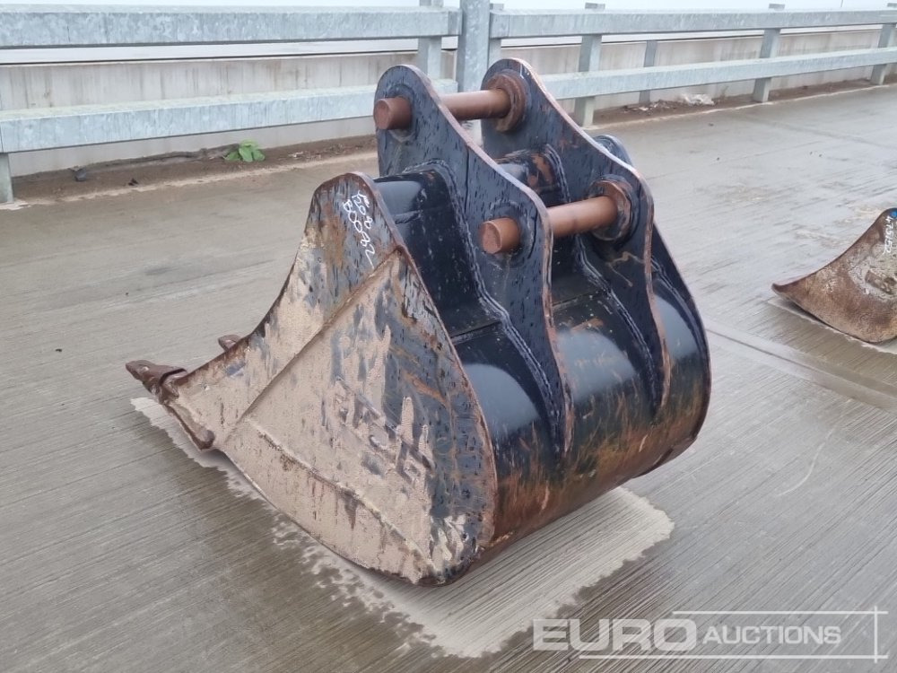 2018 JCB 34" Digging Bucket 65mm Pin to suit 13 Ton Excavator - Godet: photos 3 2018 JCB 34" Digging Bucket 65mm Pin to suit 13 Ton Excavator - Godet: photos 3
