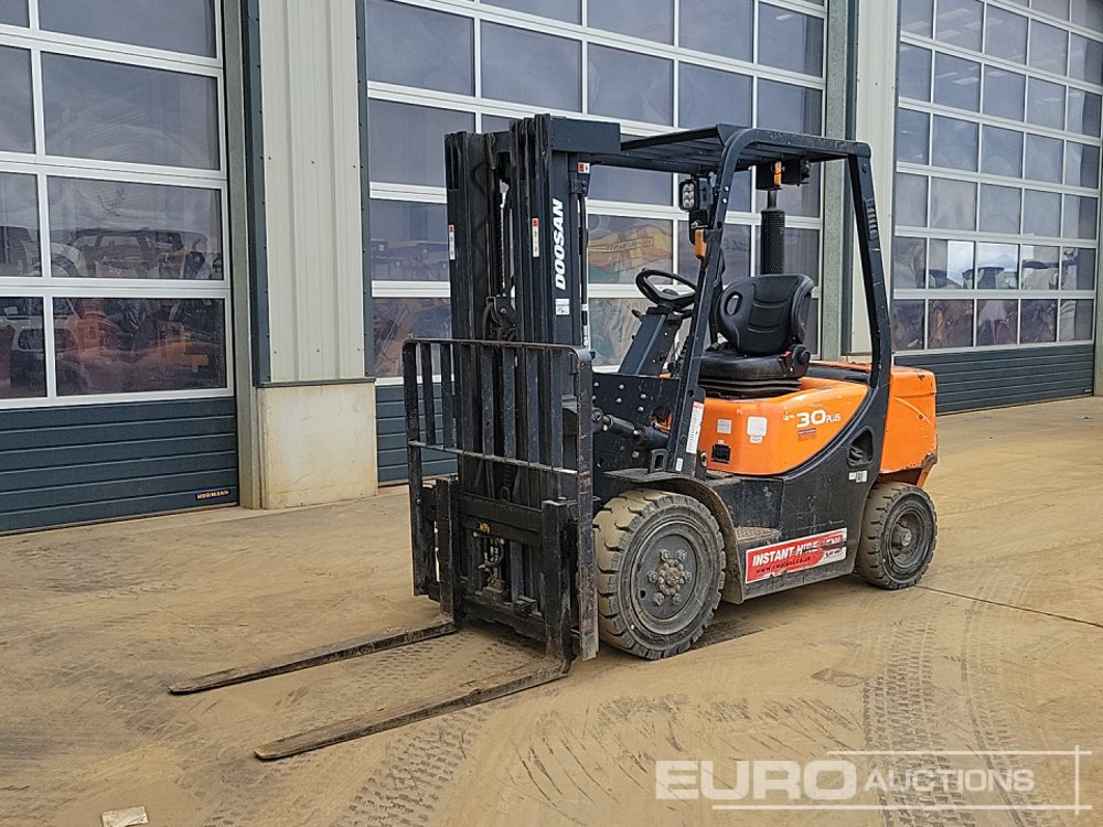 2019 Doosan D30GP - Chariot élévateur: photos 1 2019 Doosan D30GP - Chariot élévateur: photos 1