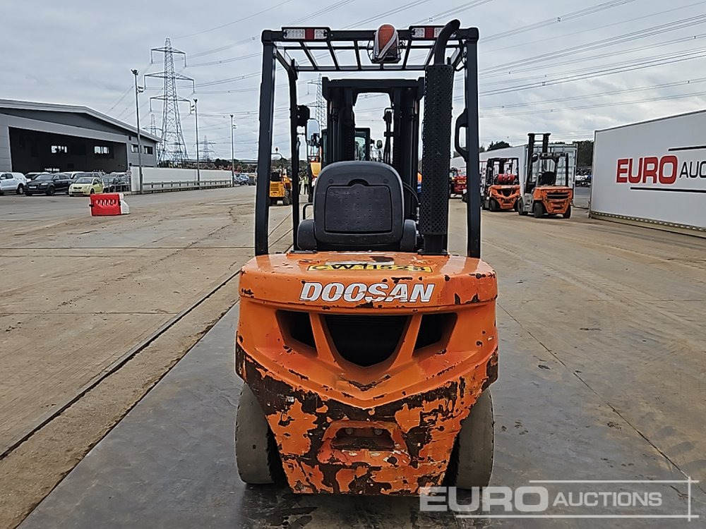 2020 Doosan D30GP - Chariot élévateur: photos 4 2020 Doosan D30GP - Chariot élévateur: photos 4
