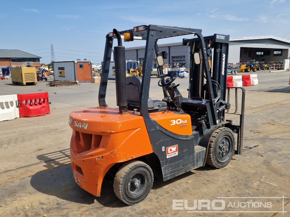 2020 Doosan D30GP - Chariot élévateur: photos 5 2020 Doosan D30GP - Chariot élévateur: photos 5