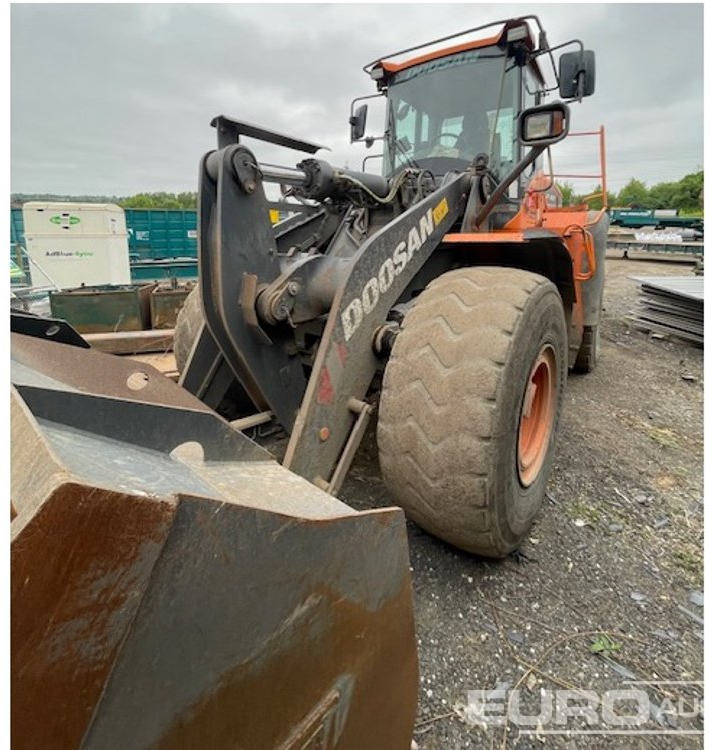 2020 Doosan DL300-5 - Chargeuse sur pneus: photos 1 2020 Doosan DL300-5 - Chargeuse sur pneus: photos 1