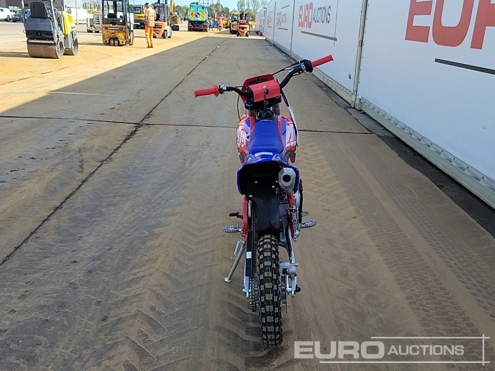 2025 Apollo Thunder 125cc Motorcross Bike, 14" Front, 12" Rear Tyres, Electric Start, Air Cooled, Hydraulic Suspension, Disc Brakes, Lighting Kit (UNASSEMBLED) - Motocyclette: photos 4 2025 Apollo Thunder 125cc Motorcross Bike, 14" Front, 12" Rear Tyres, Electric Start, Air Cooled, Hydraulic Suspension, Disc Brakes, Lighting Kit (UNASSEMBLED) - Motocyclette: photos 4