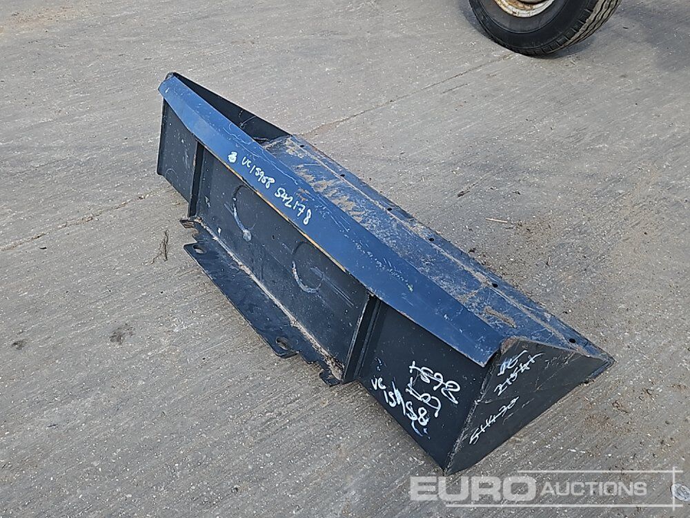 44" Loading Bucket to suit Mini Skidsteer Loader - Godet: photos 4 44" Loading Bucket to suit Mini Skidsteer Loader - Godet: photos 4