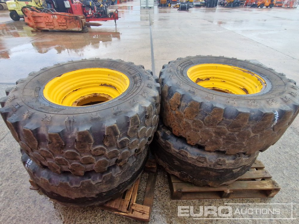 460/70R24 Tyre & Rim to suit JCB Telehandler (4 of) - Pneu: photos 4 460/70R24 Tyre & Rim to suit JCB Telehandler (4 of) - Pneu: photos 4