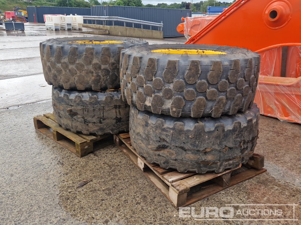 460/70R24 Tyre & Rim to suit JCB Telehandler (4 of) - Pneu: photos 1 460/70R24 Tyre & Rim to suit JCB Telehandler (4 of) - Pneu: photos 1