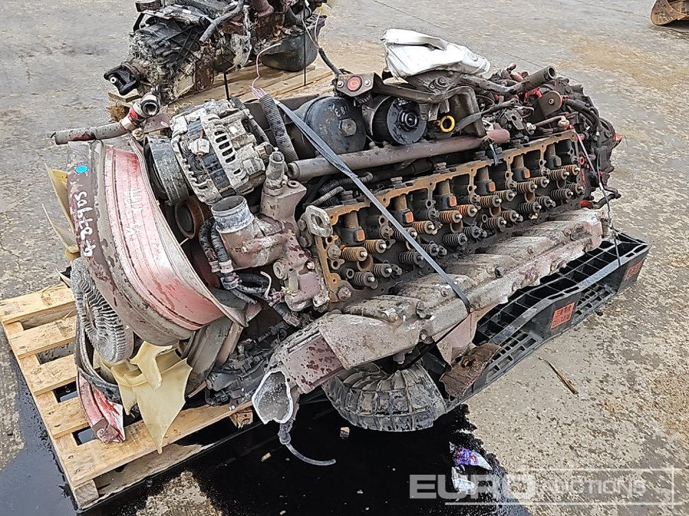 6 Cylinder Engine, Gearbox, Pump - Moteur: photos 5 6 Cylinder Engine, Gearbox, Pump - Moteur: photos 5