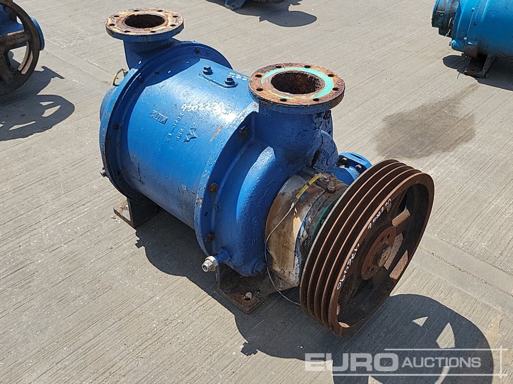6" Water Pump - Pompe à eau: photos 1 6" Water Pump - Pompe à eau: photos 1