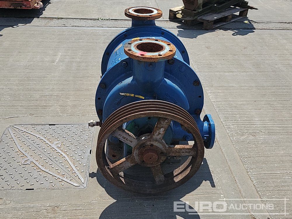 6" Water Pump - Pompe à eau: photos 2 6" Water Pump - Pompe à eau: photos 2