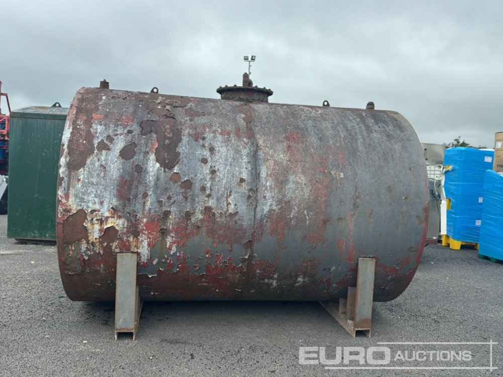 6000 Litre Steel Fuel Tank - Cuve de stockage: photos 2 6000 Litre Steel Fuel Tank - Cuve de stockage: photos 2