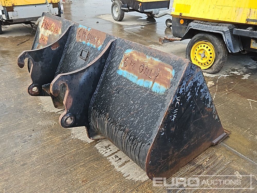 62" Loading Bucket to suit Telehandler - Godet: photos 5 62" Loading Bucket to suit Telehandler - Godet: photos 5