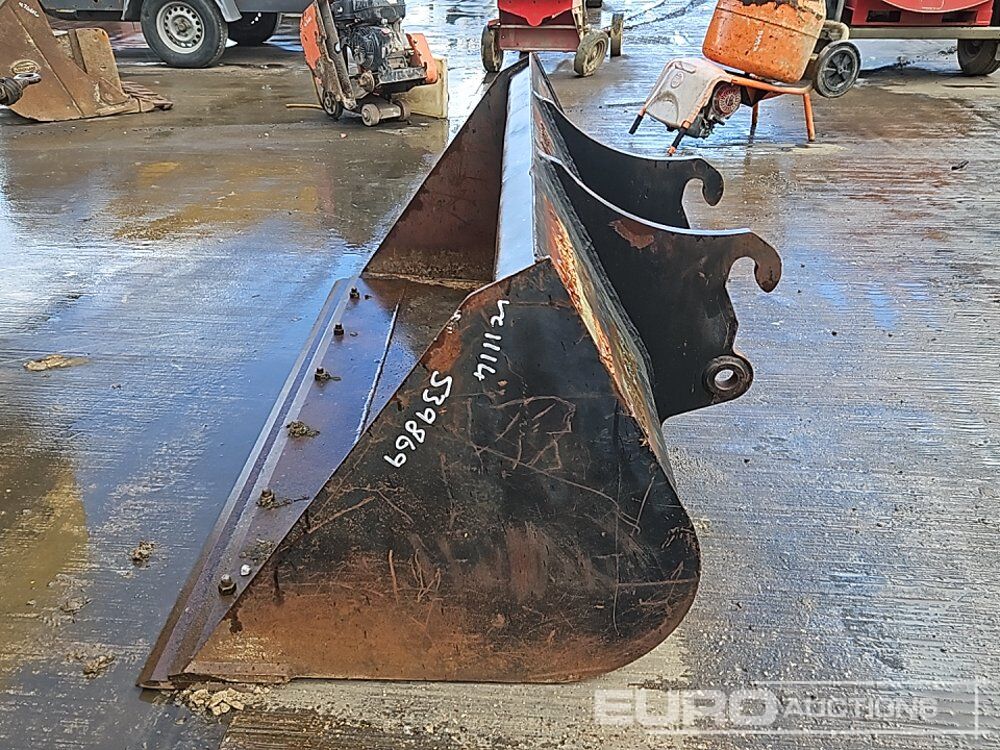 62" Loading Bucket to suit Telehandler - Godet: photos 2 62" Loading Bucket to suit Telehandler - Godet: photos 2