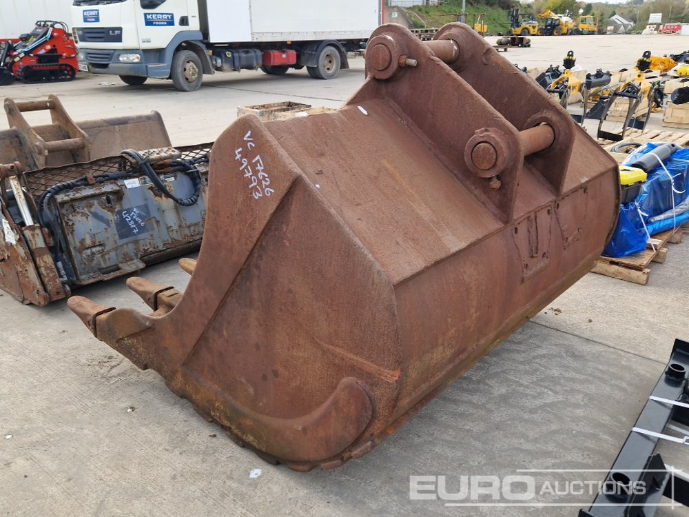 68" Digging Bucket 80mm Pin to suit 20 Ton Excavator - Godet: photos 2 68" Digging Bucket 80mm Pin to suit 20 Ton Excavator - Godet: photos 2
