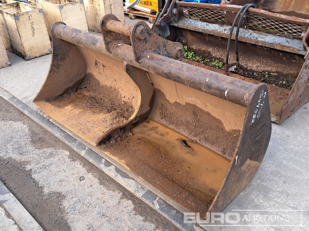 70" Ditching Bucket 65mm Pin to suit 13 Ton Excavator - Godet: photos 1 70" Ditching Bucket 65mm Pin to suit 13 Ton Excavator - Godet: photos 1